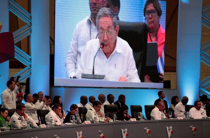 Cuba`s Castro warns Trump to respect country`s sovereignty